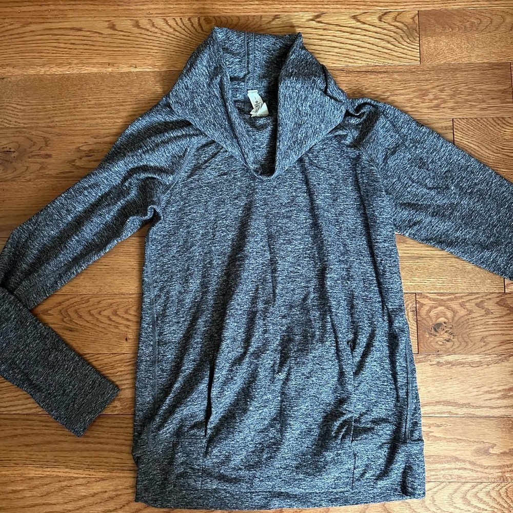 Lululemon Athletica Charcoal Long Sleeve Top